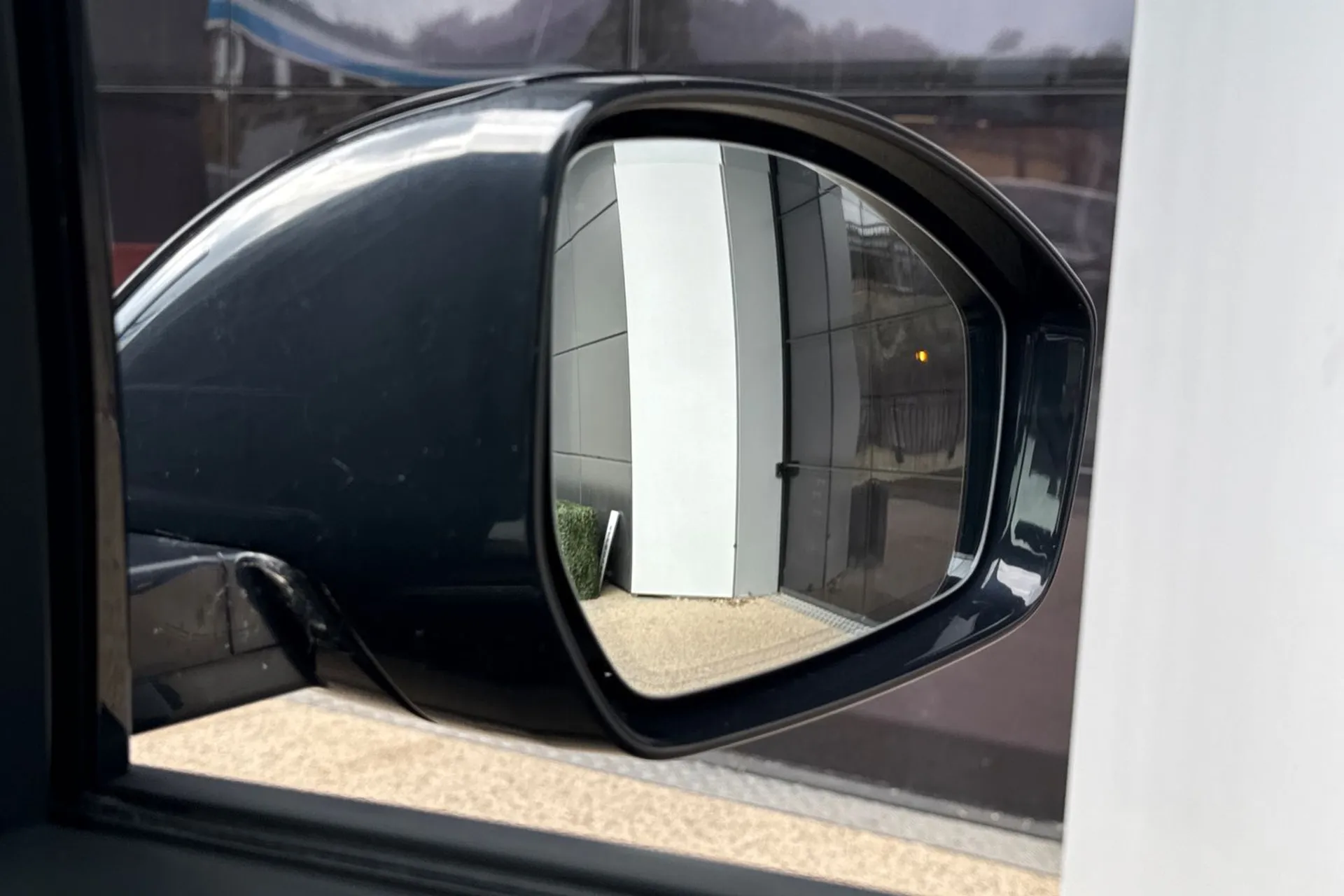 LAND ROVER DISCOVERY SPORT thumbnail image number 12