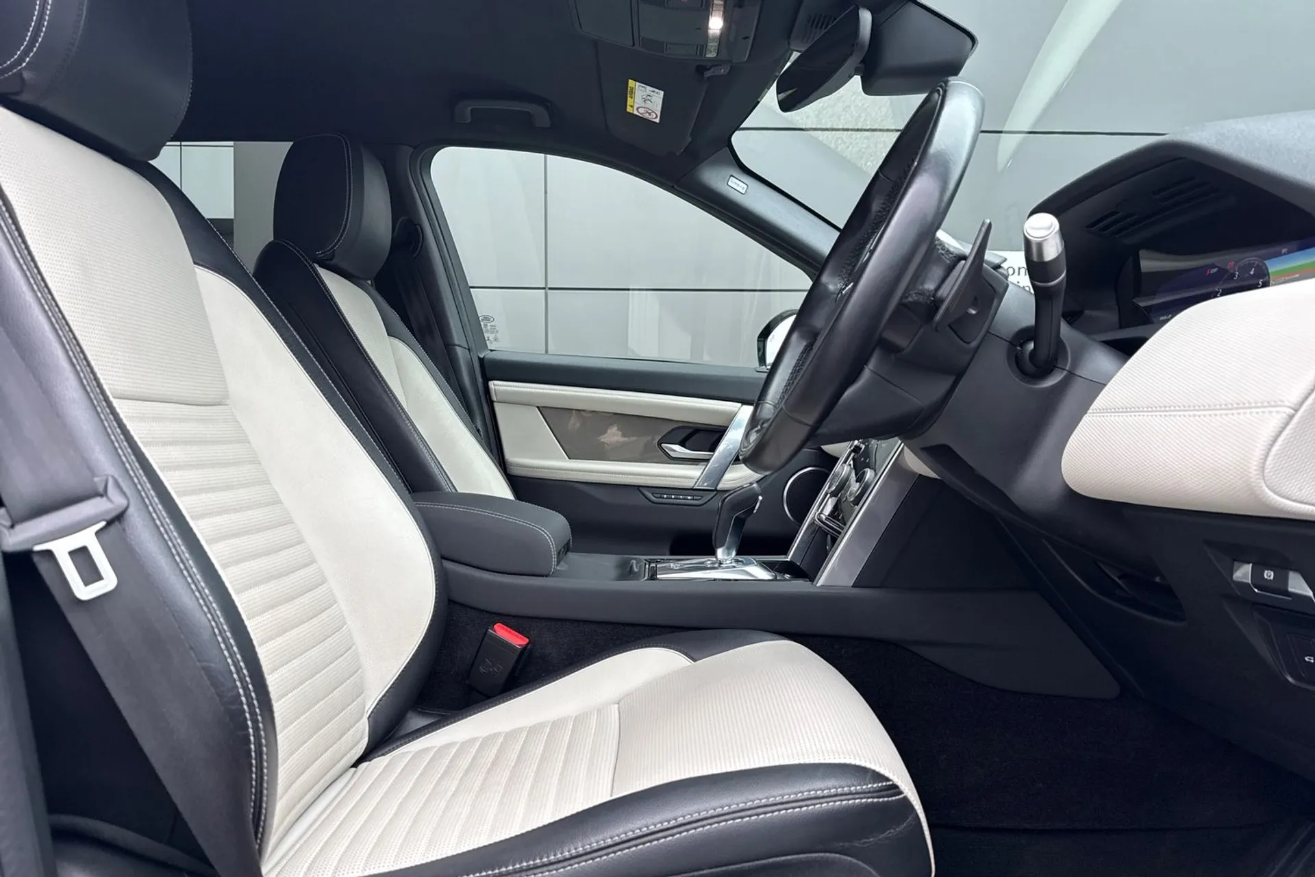 LAND ROVER DISCOVERY SPORT thumbnail image number 18