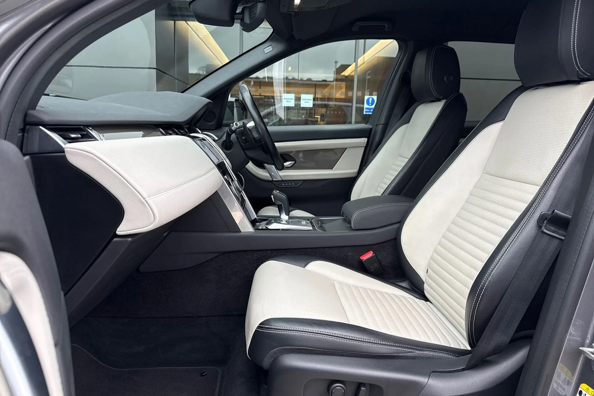 LAND ROVER DISCOVERY SPORT thumbnail image number 37