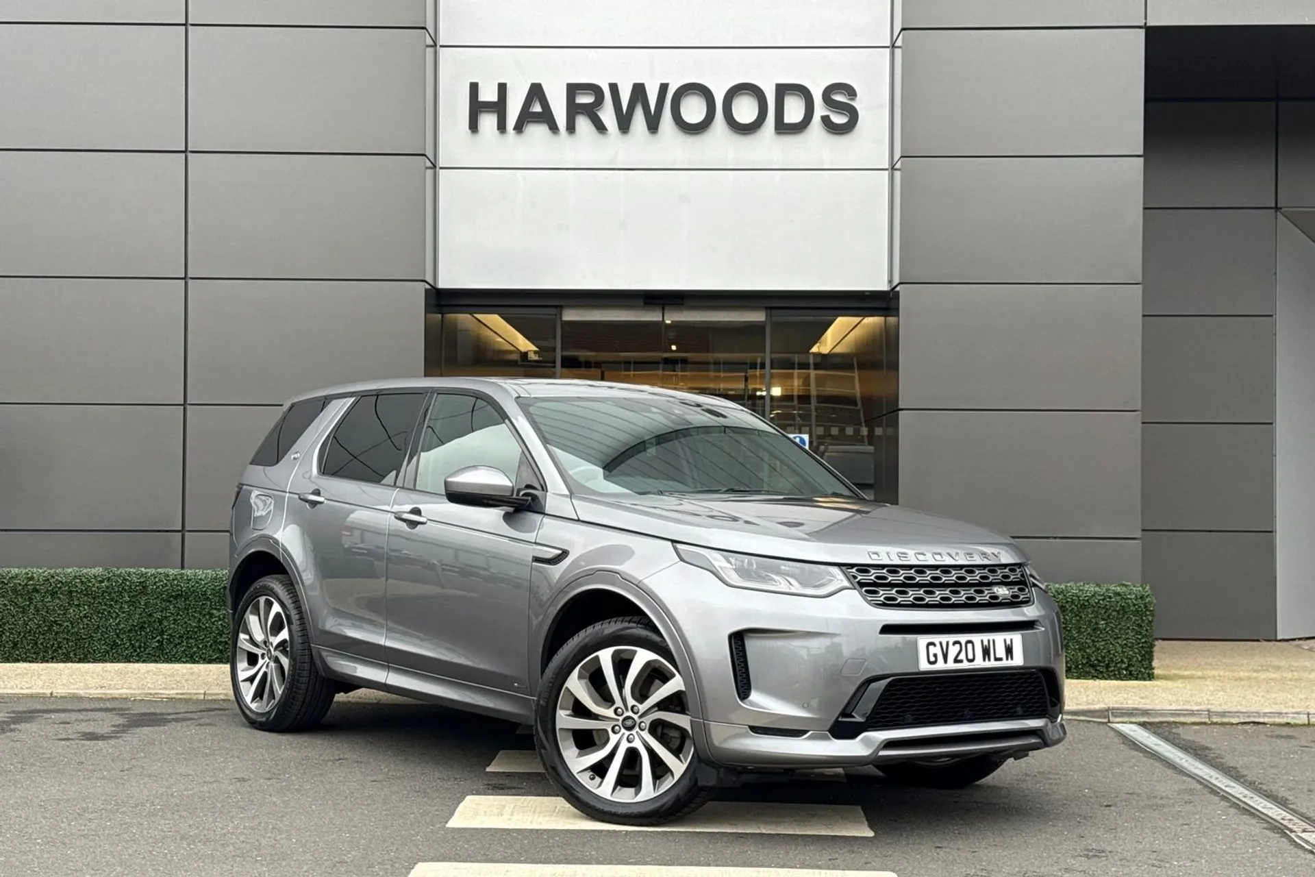 LAND ROVER DISCOVERY SPORT focused image