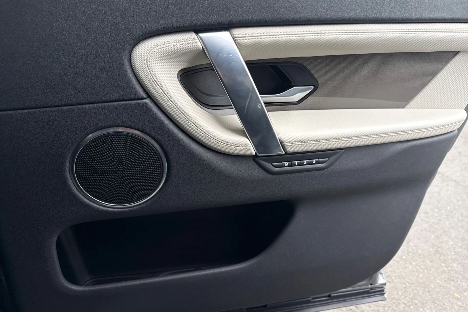 LAND ROVER DISCOVERY SPORT thumbnail image number 50