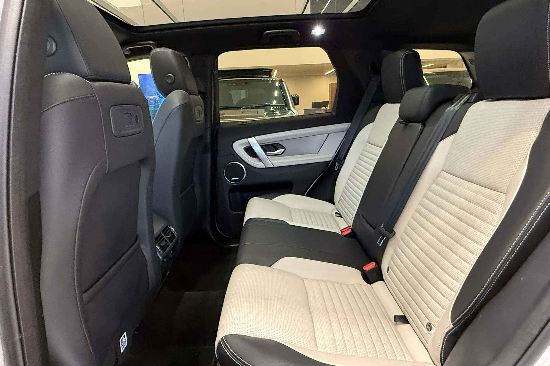 LAND ROVER DISCOVERY SPORT thumbnail image number 45