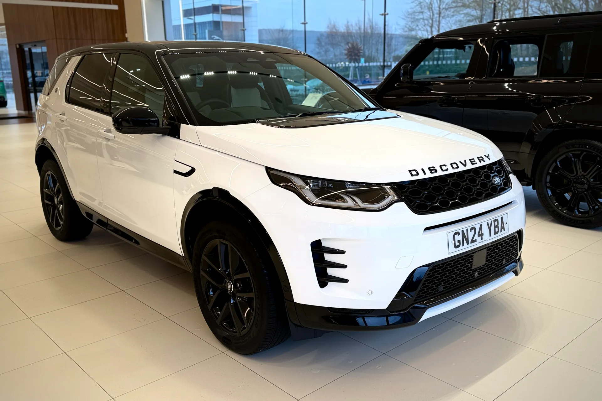LAND ROVER DISCOVERY SPORT focused image