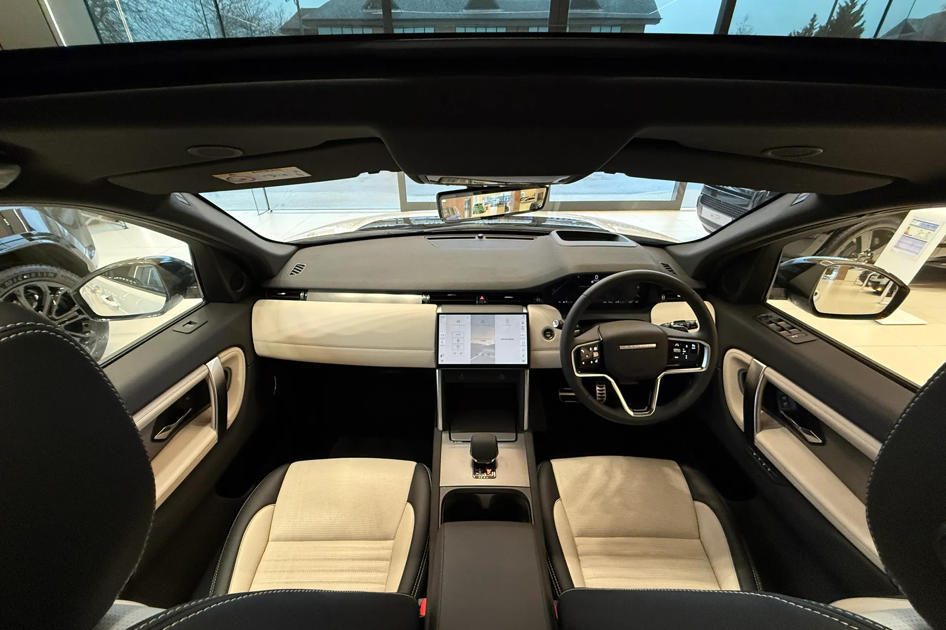 LAND ROVER DISCOVERY SPORT thumbnail image number 3