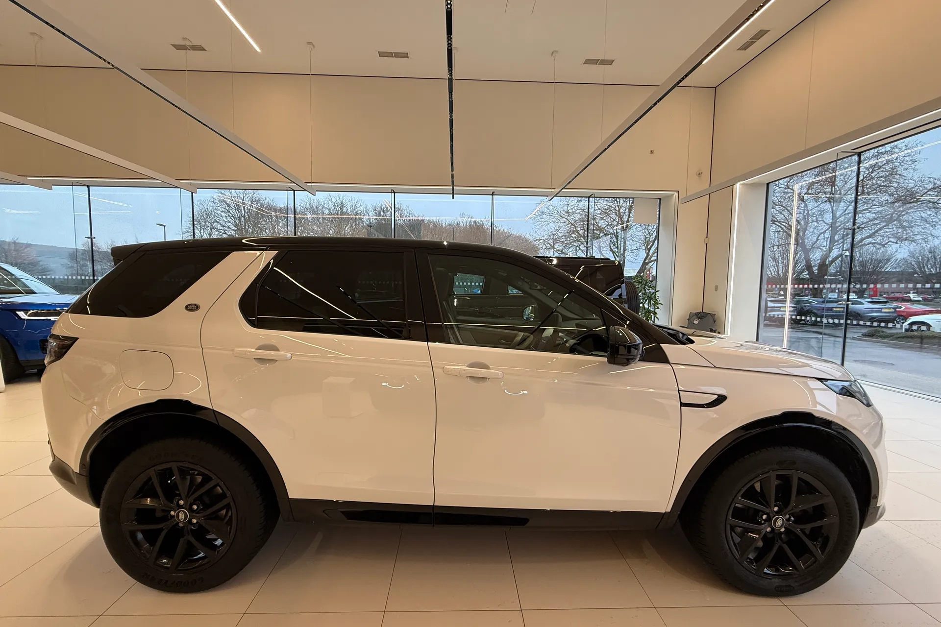 LAND ROVER DISCOVERY SPORT thumbnail image number 2