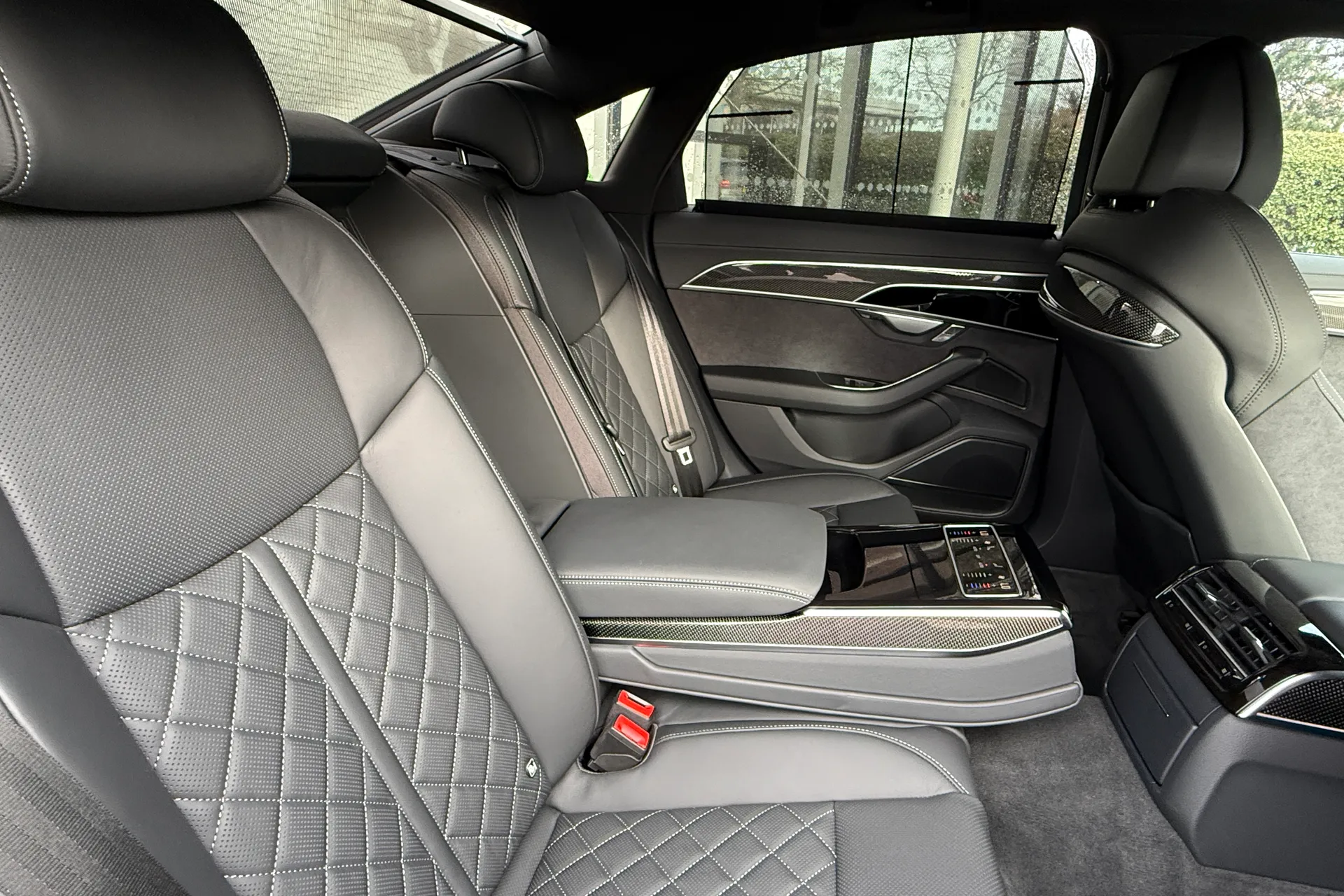 Audi A8 thumbnail image number 26
