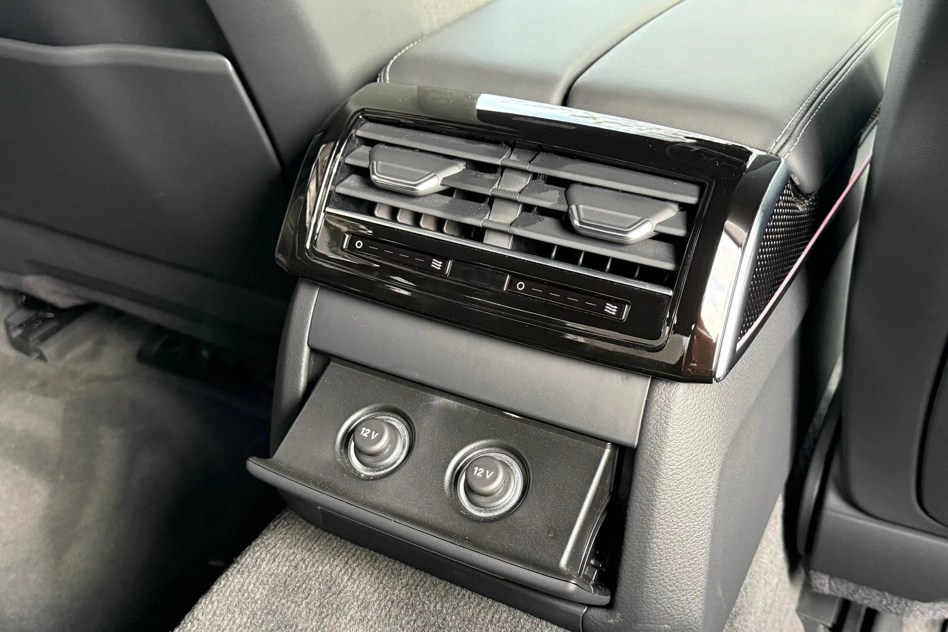 Audi A8 thumbnail image number 43