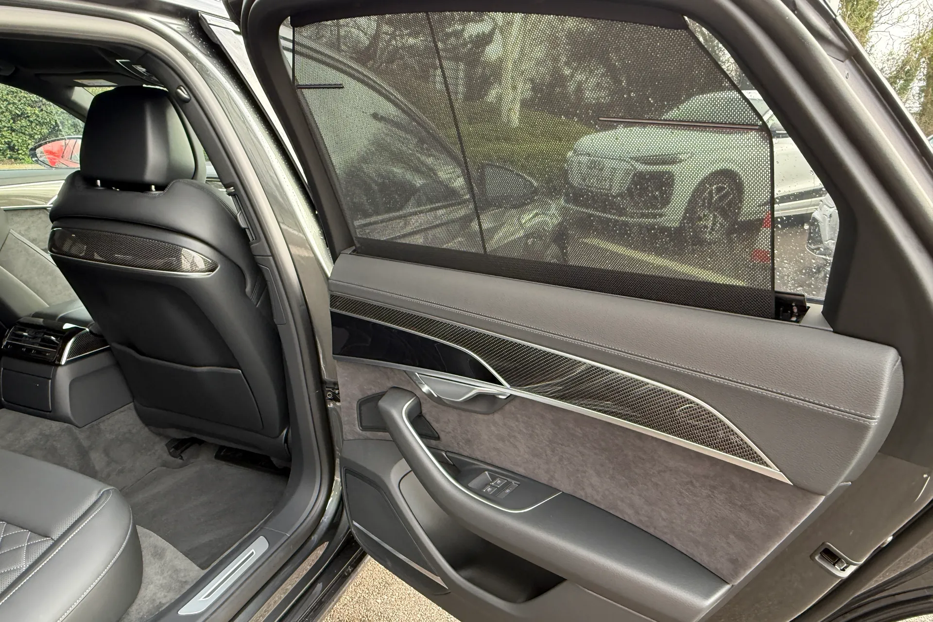 Audi A8 thumbnail image number 40