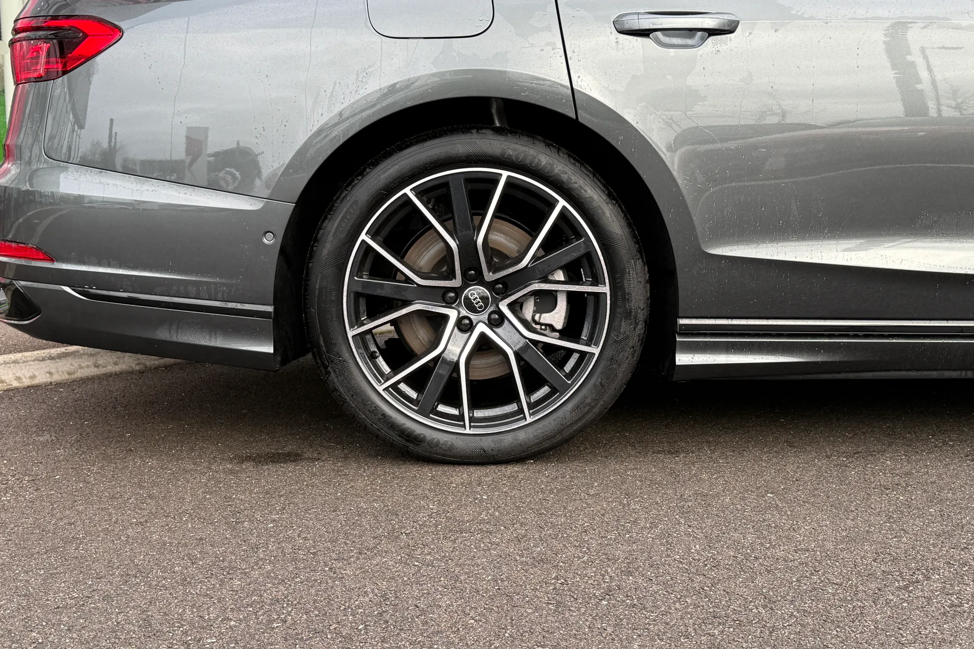 Audi A8 thumbnail image number 13