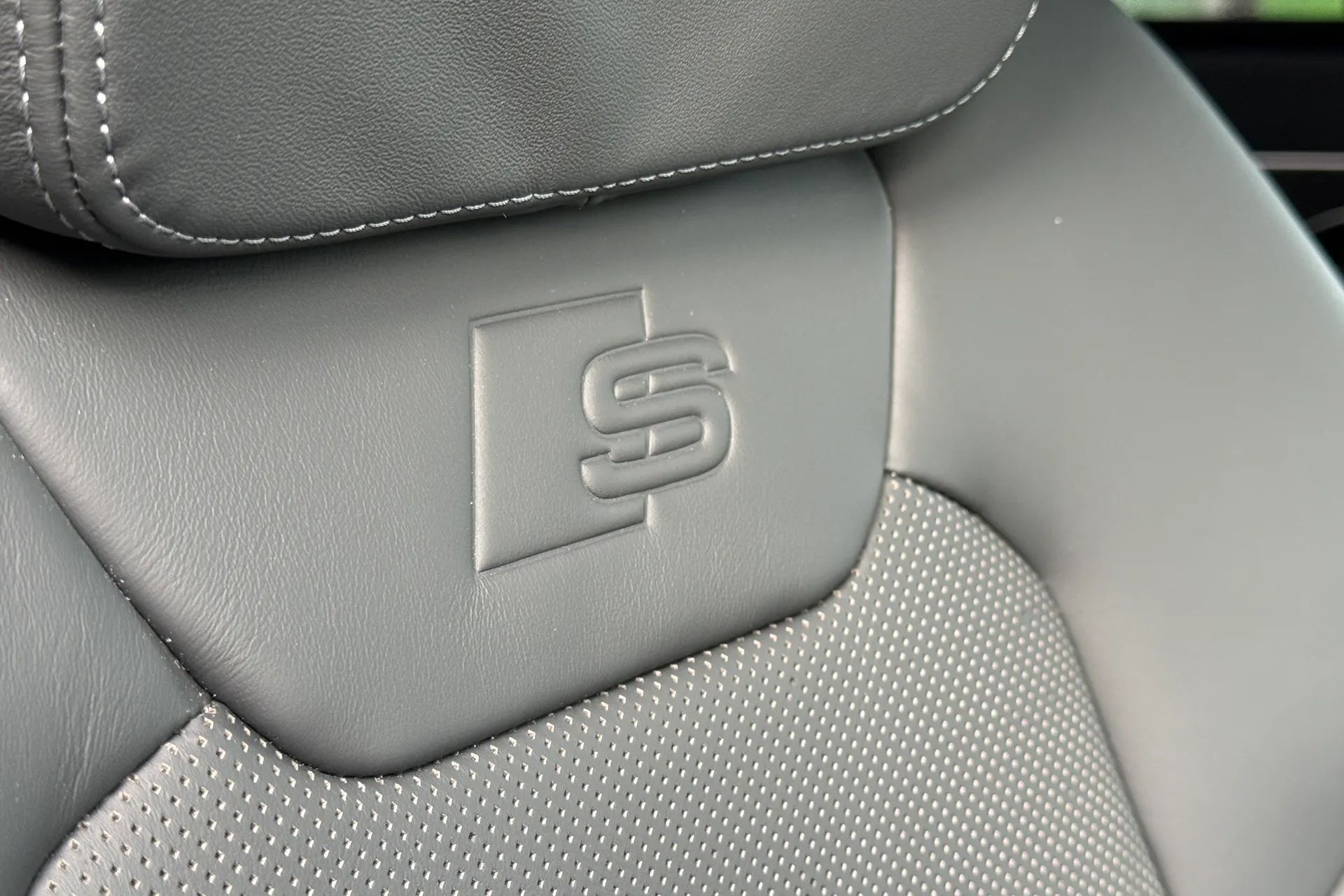 Audi A8 thumbnail image number 39