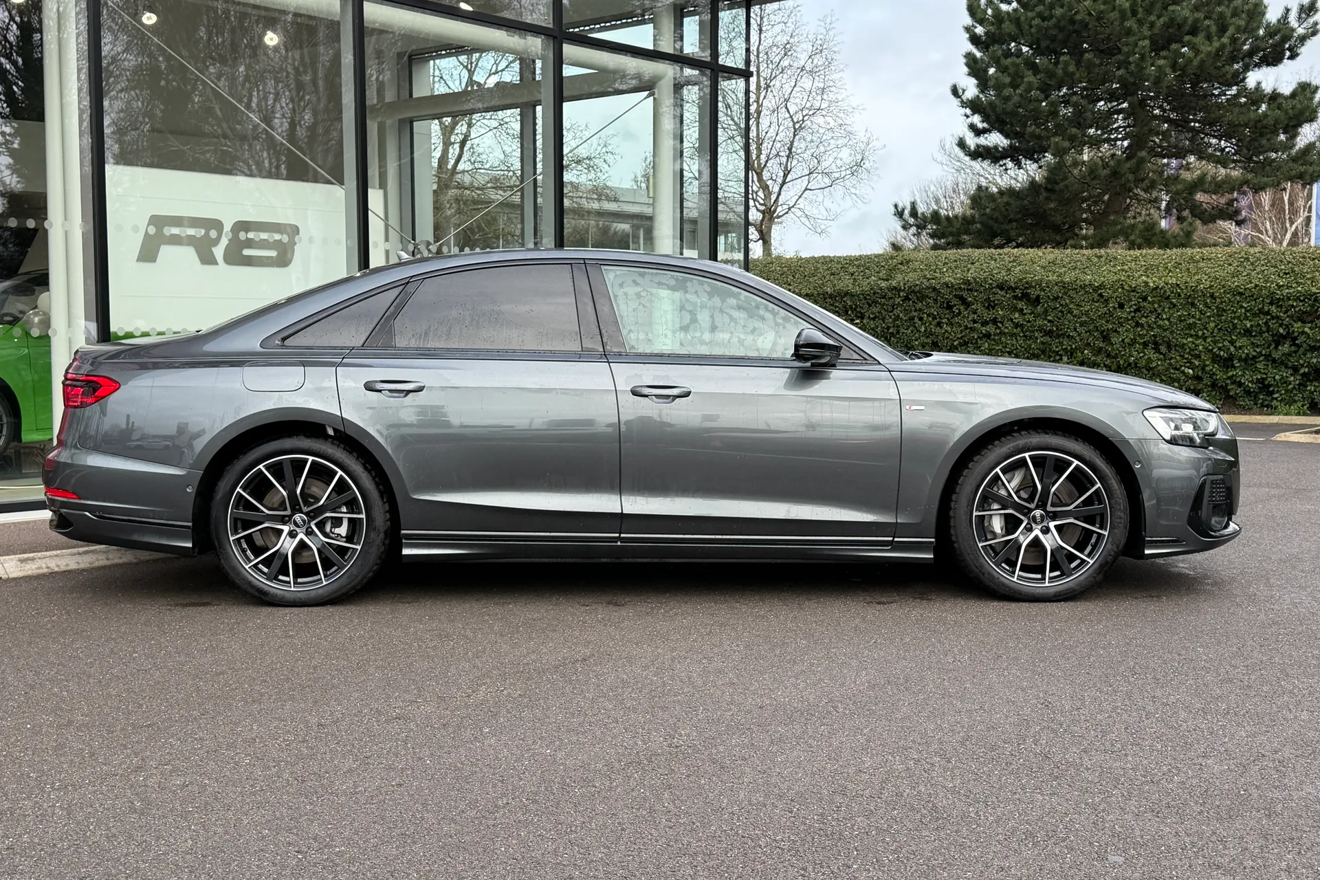 Audi A8 thumbnail image number 2