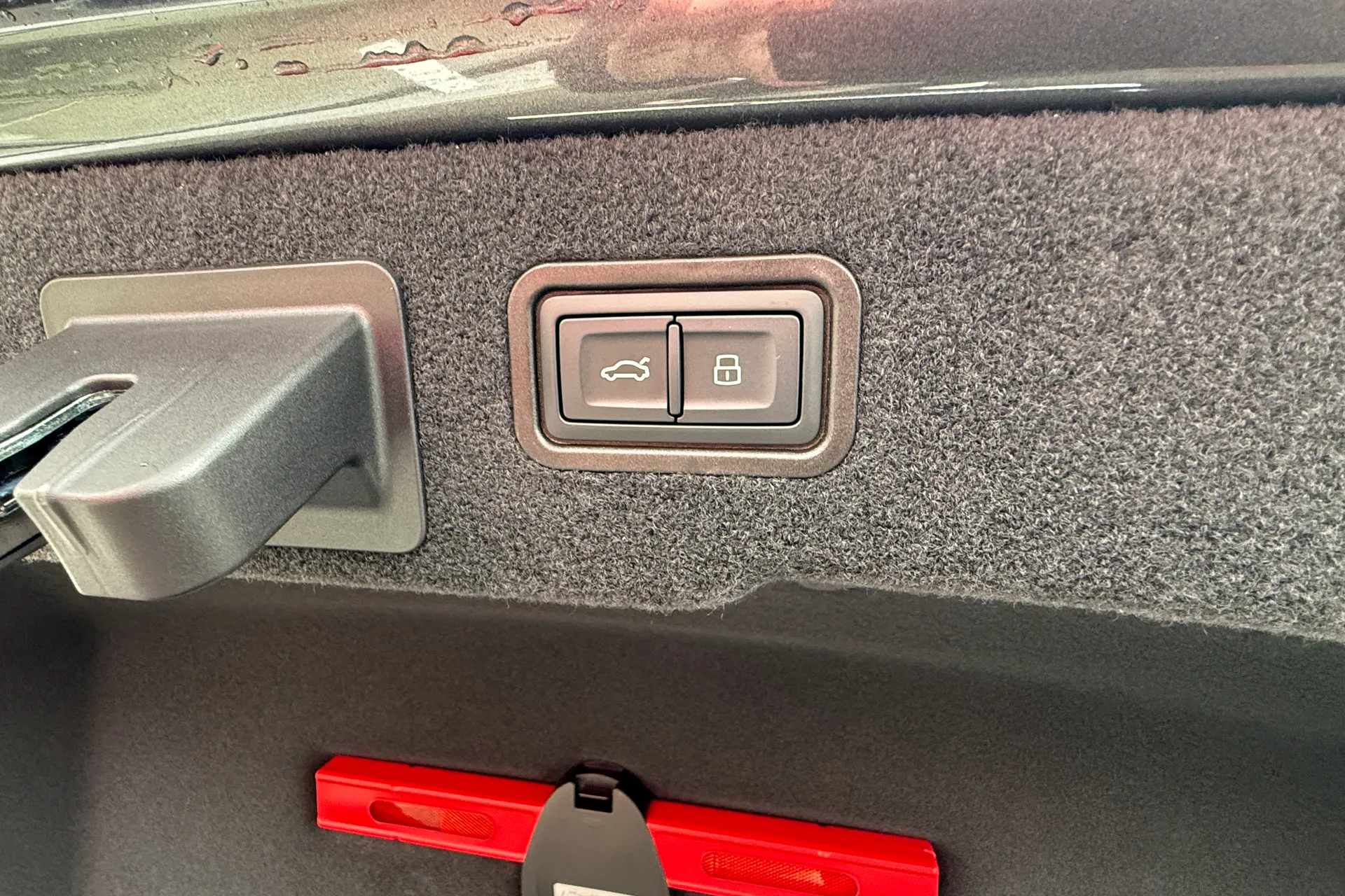 Audi A8 thumbnail image number 24