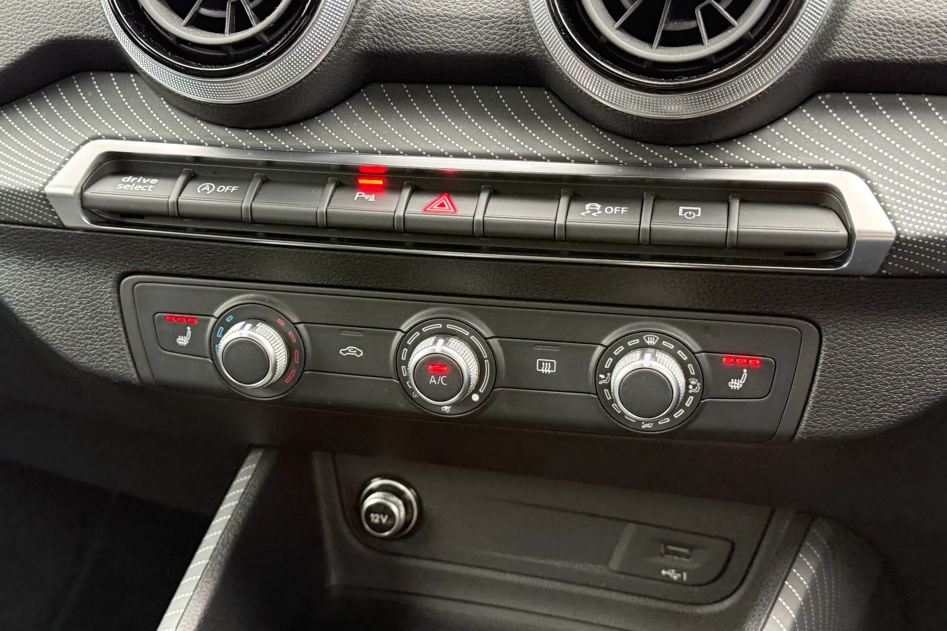 Audi Q2 thumbnail image number 13