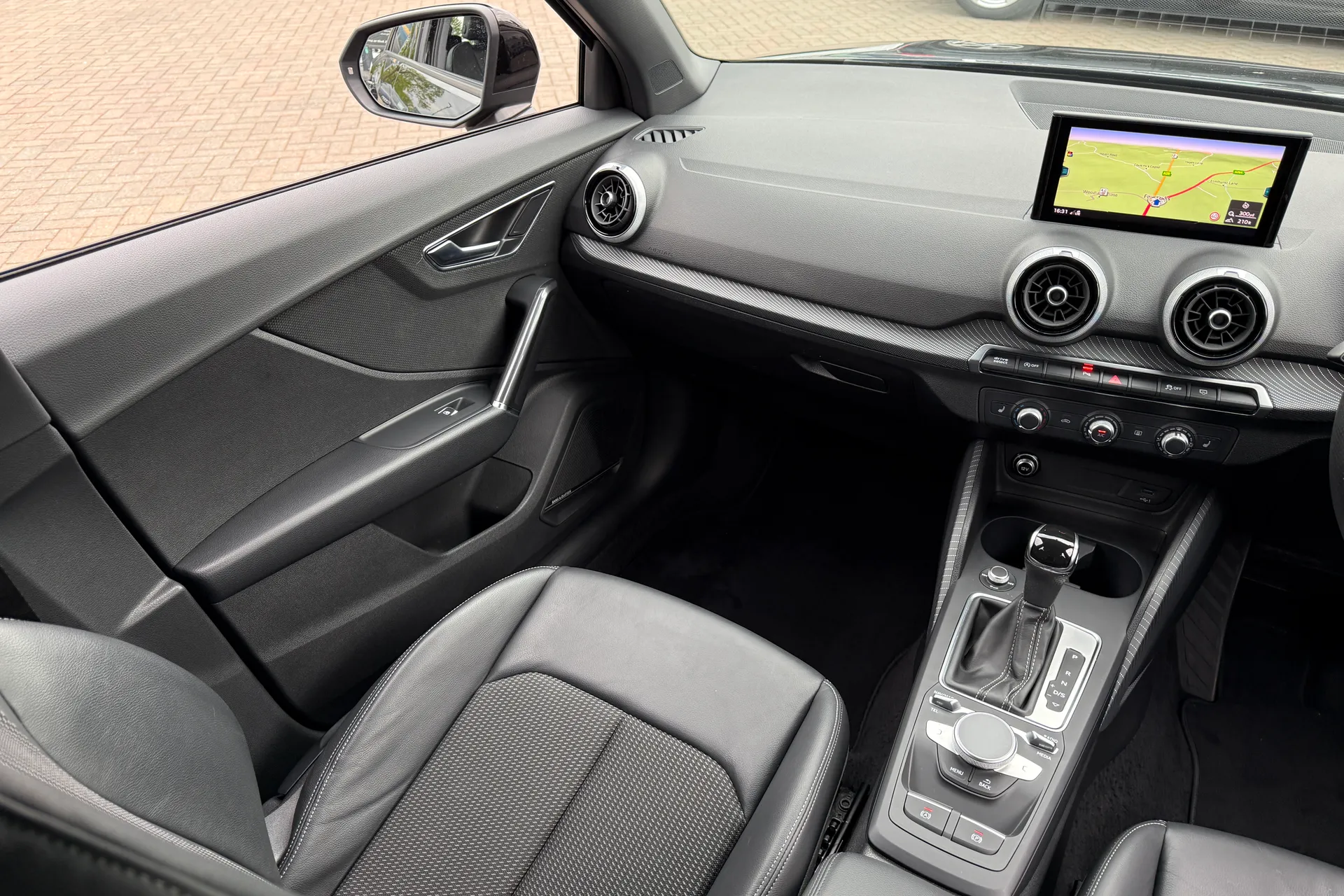 Audi Q2 thumbnail image number 36