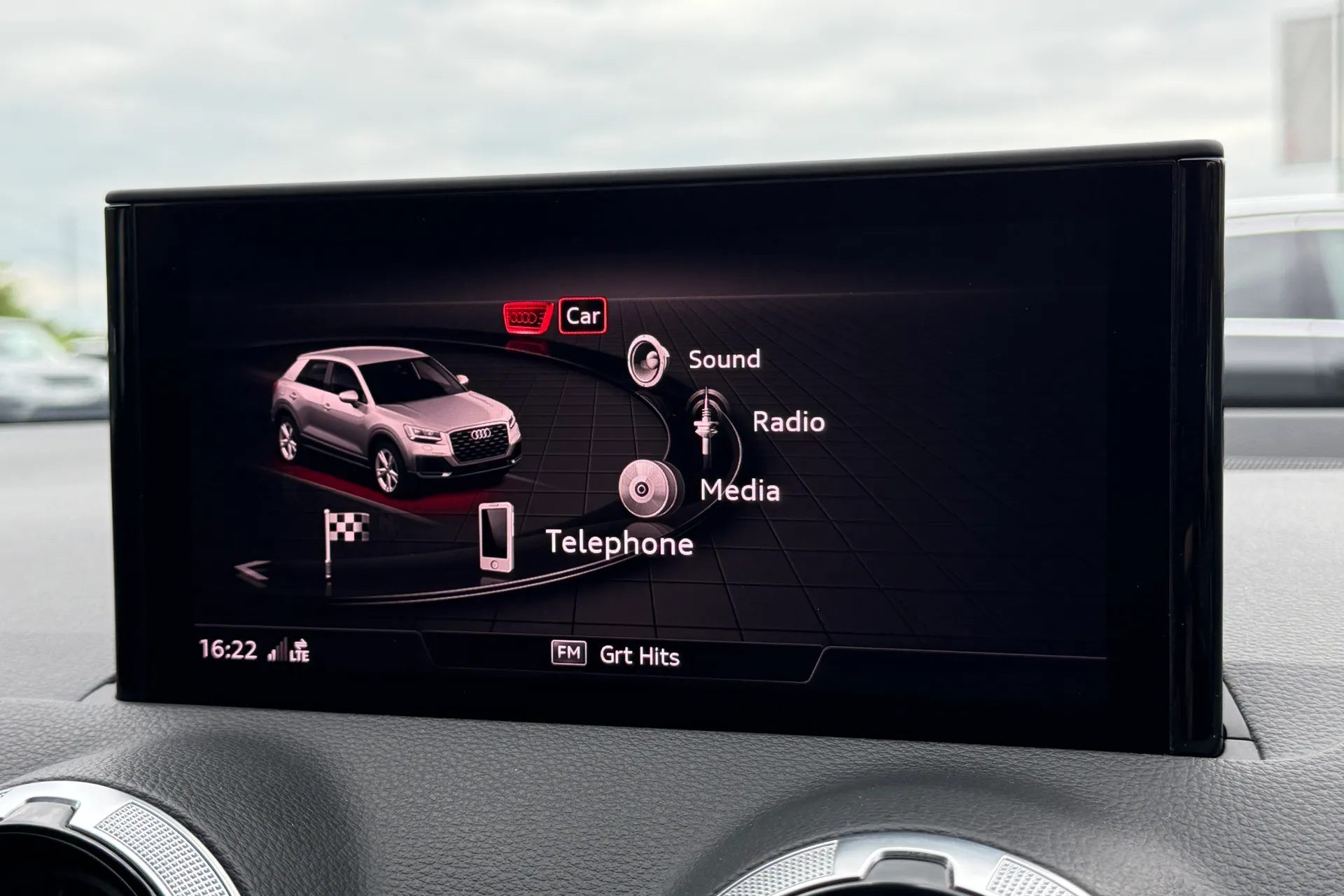 Audi Q2 thumbnail image number 11
