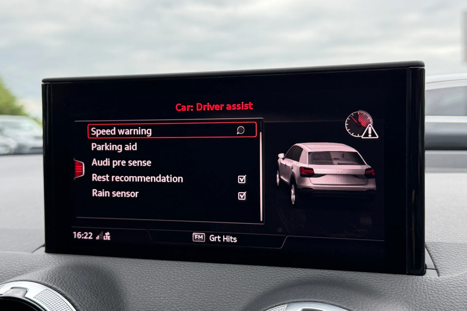 Audi Q2 thumbnail image number 9