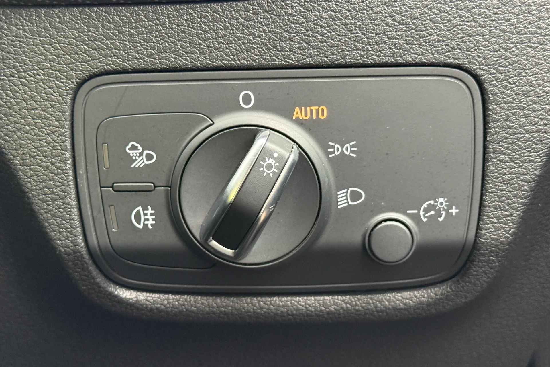 Audi Q2 thumbnail image number 20