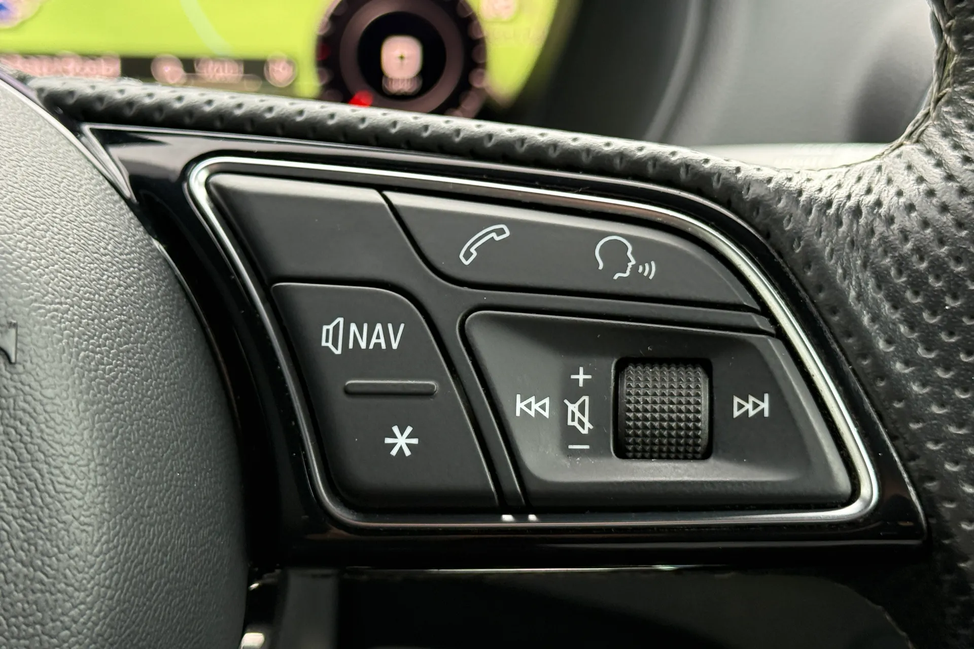 Audi Q2 thumbnail image number 19