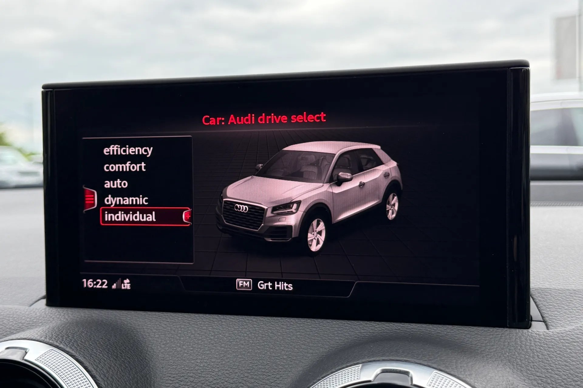 Audi Q2 thumbnail image number 8