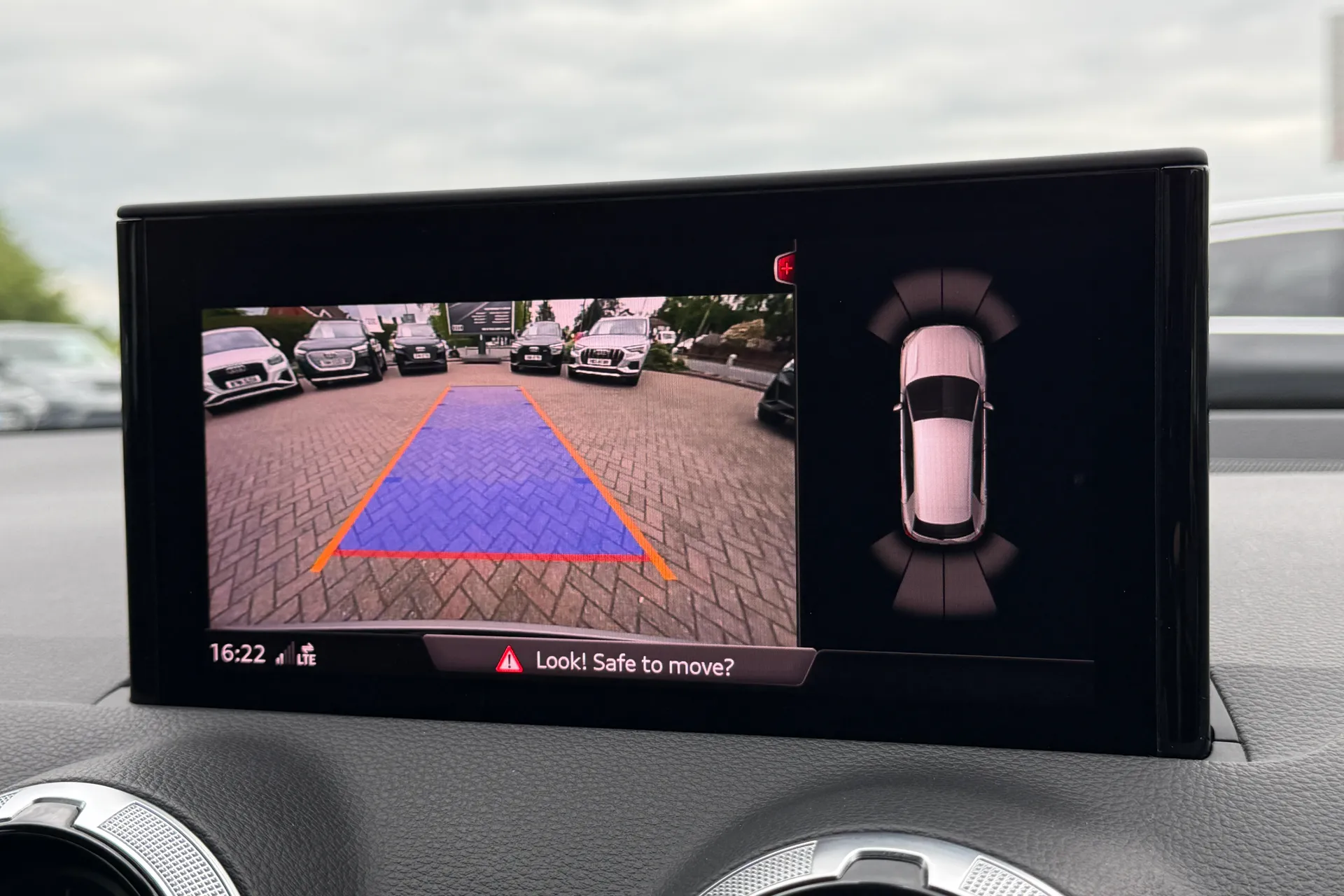 Audi Q2 thumbnail image number 4