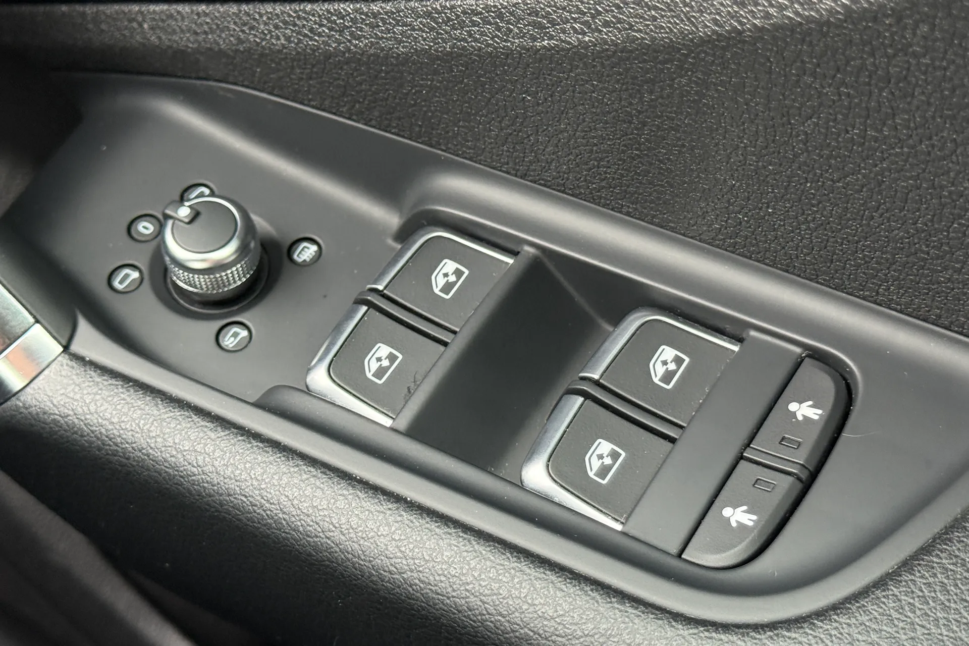 Audi Q2 thumbnail image number 16