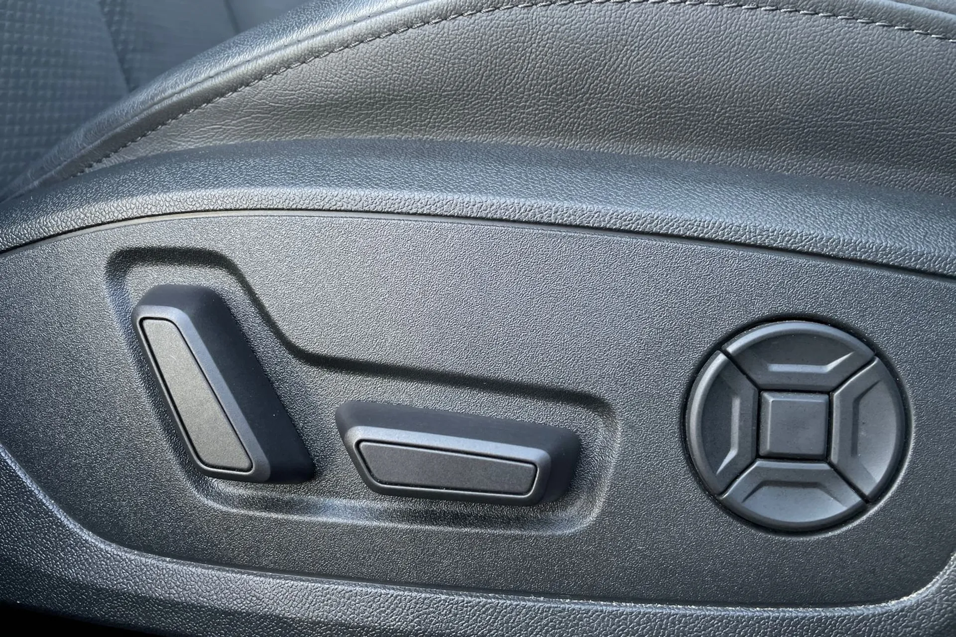 Audi A6 thumbnail image number 26