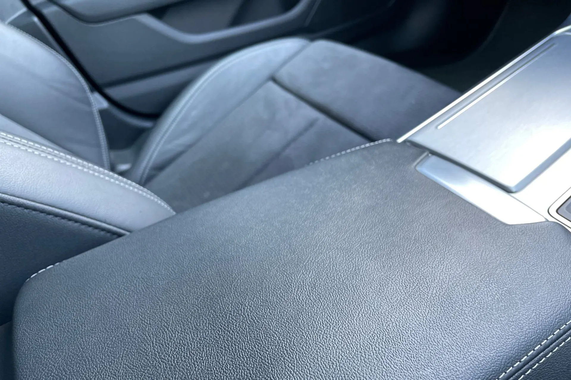 Audi A6 thumbnail image number 44