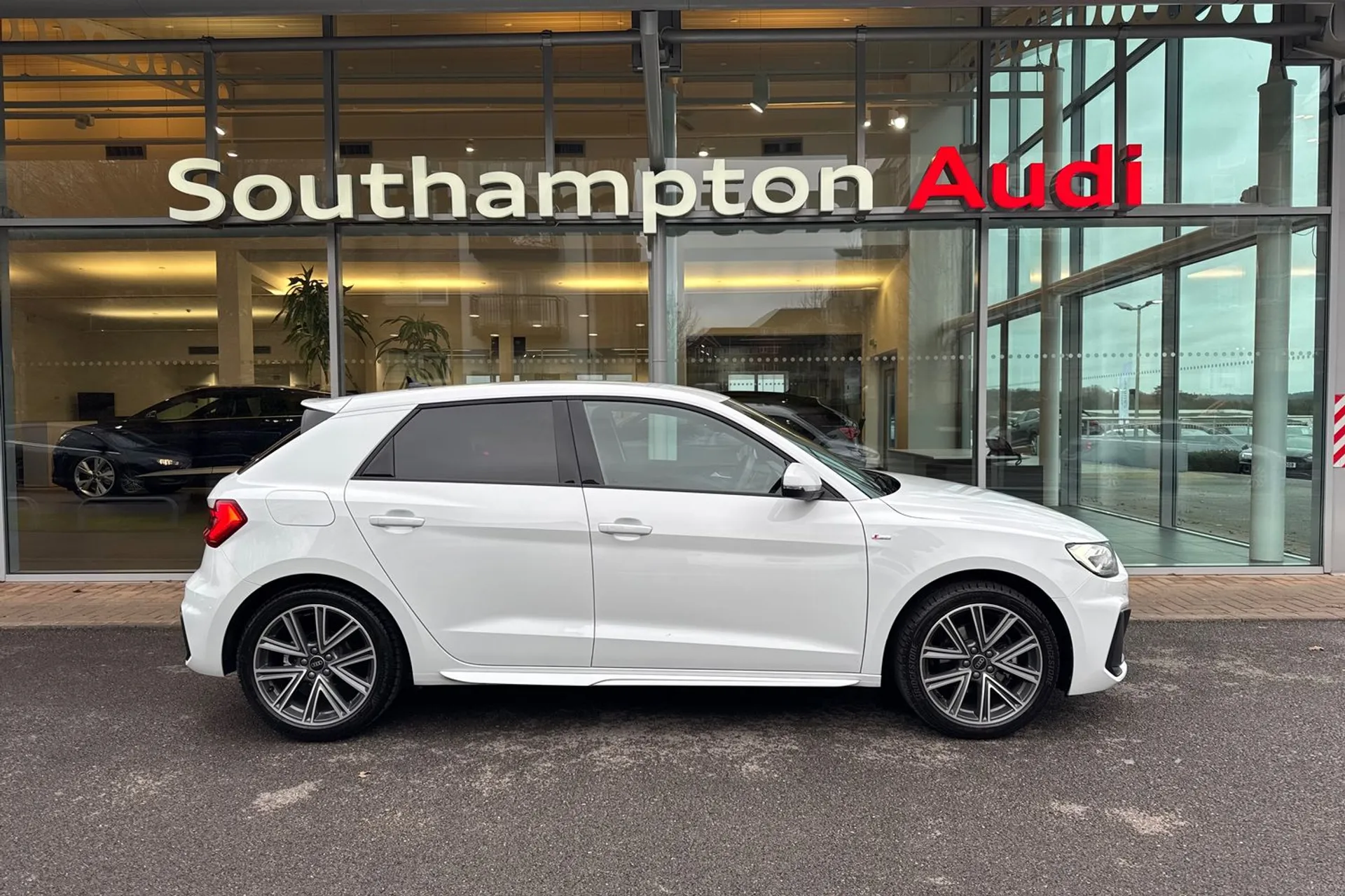 Audi A1 thumbnail image number 2