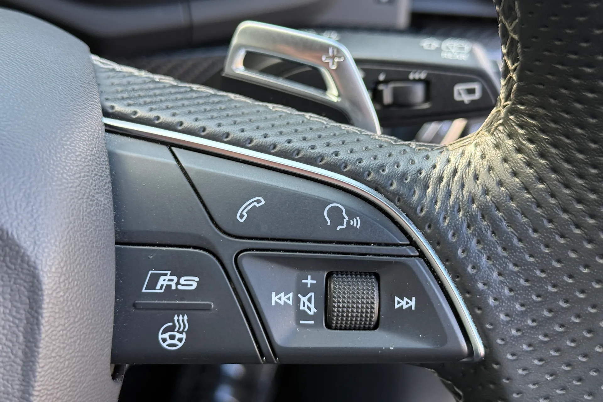 Audi RS4 thumbnail image number 24