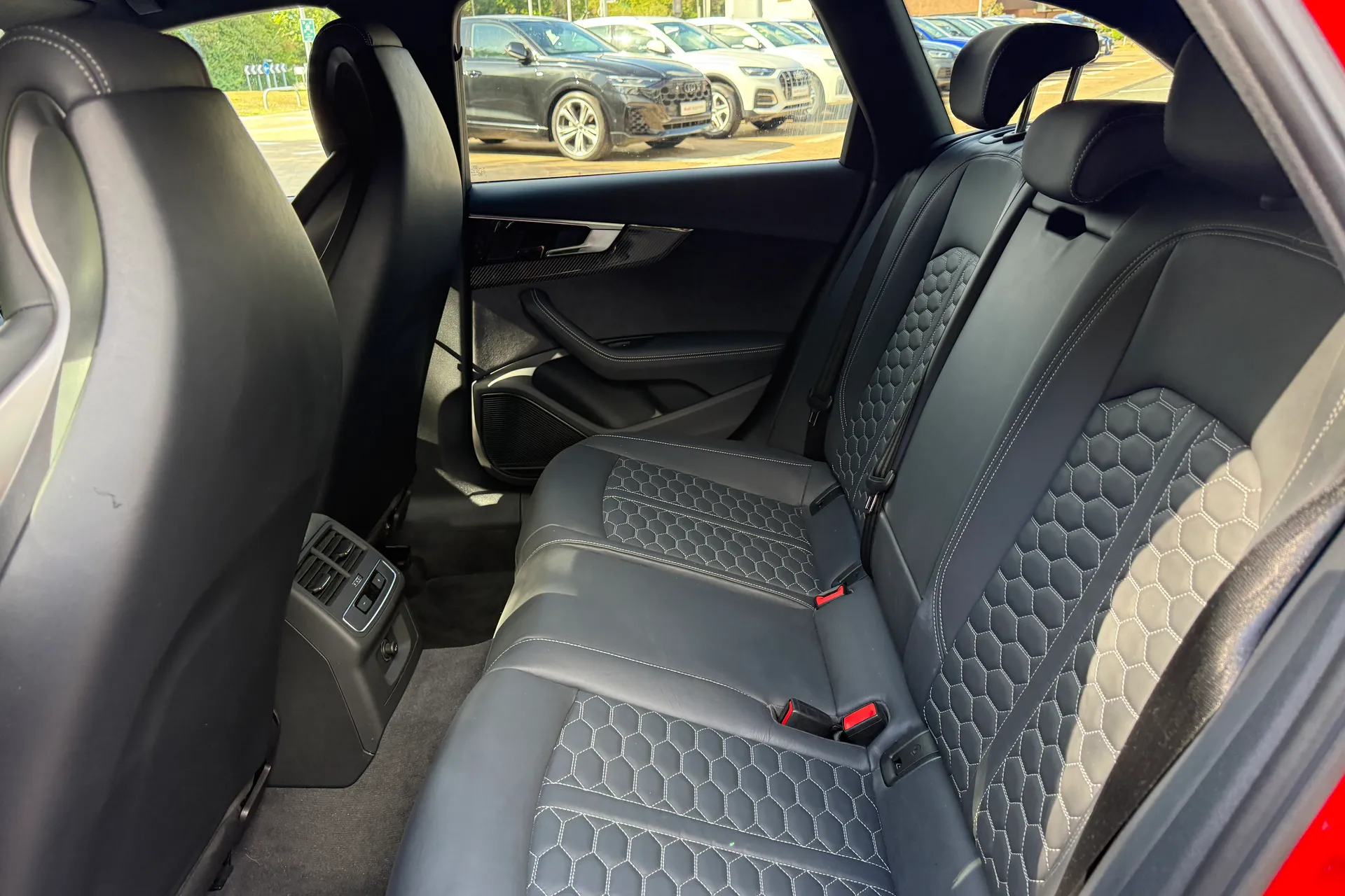 Audi RS4 thumbnail image number 47