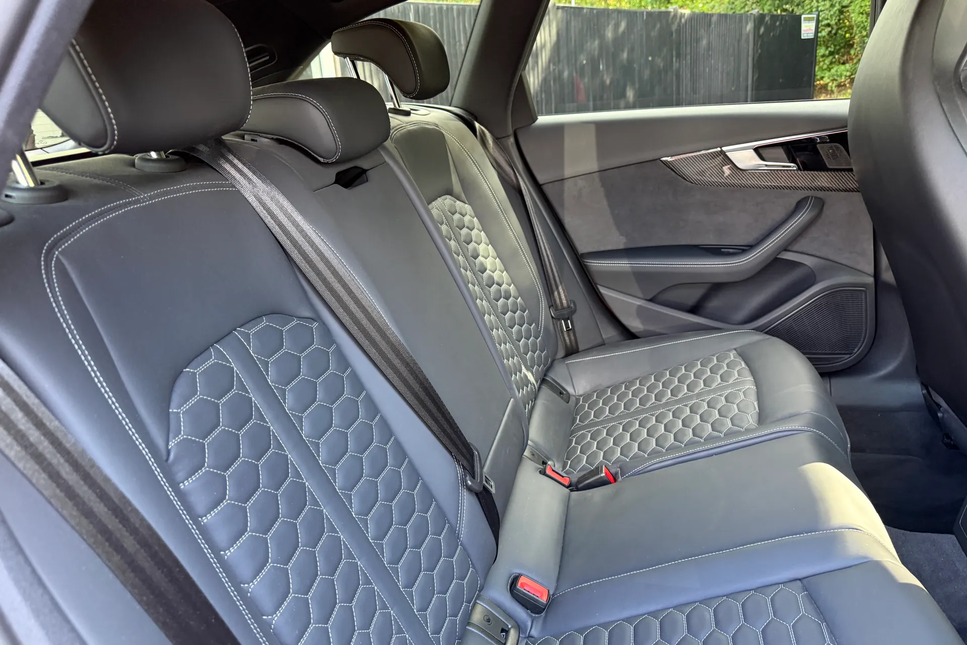 Audi RS4 thumbnail image number 32