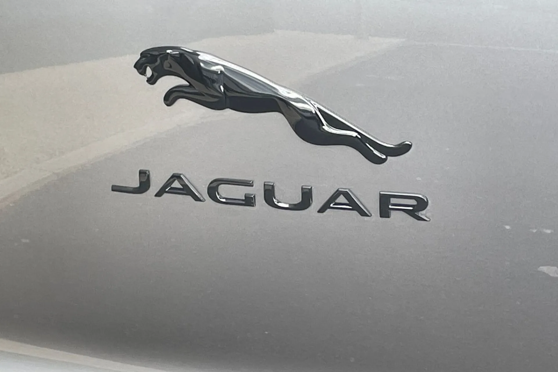 Jaguar I-PACE thumbnail image number 52