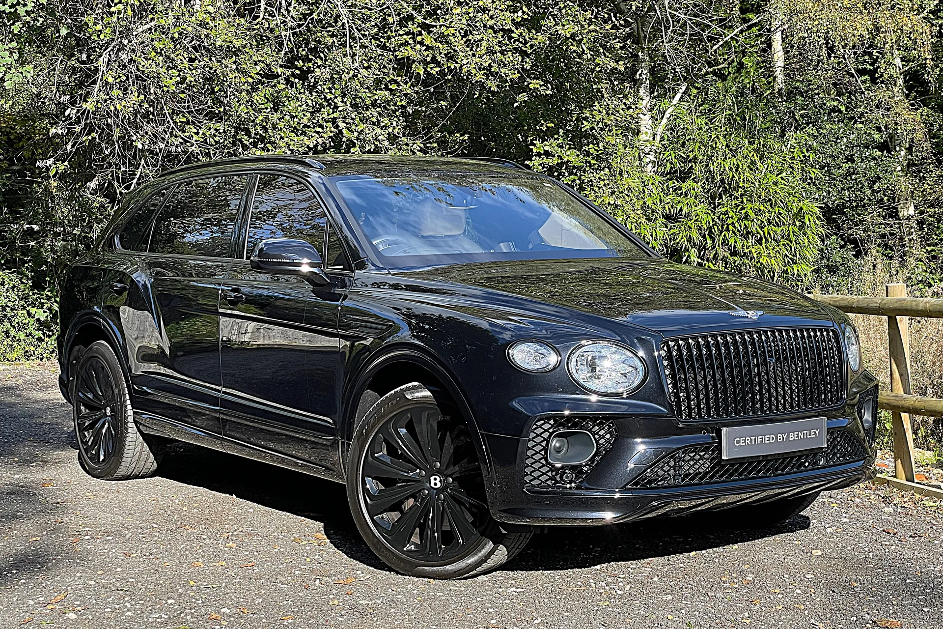 Bentley BENTAYGA focused image