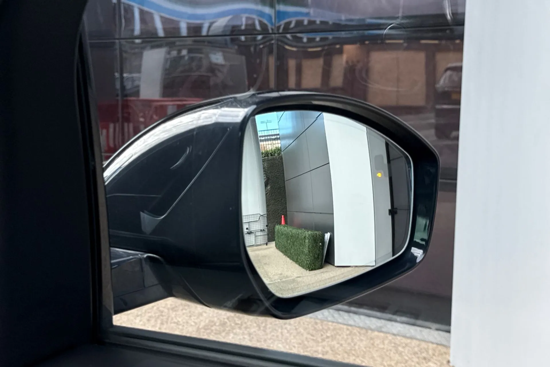 LAND ROVER DISCOVERY SPORT thumbnail image number 17