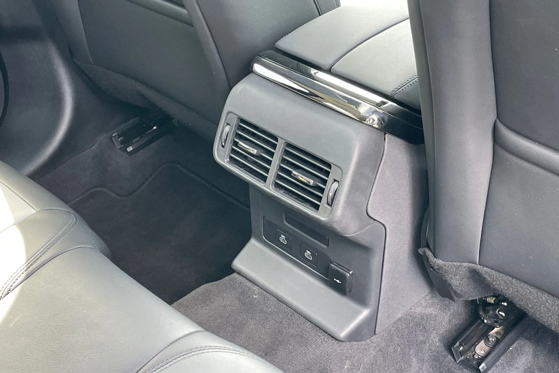 LAND ROVER RANGE ROVER VELAR thumbnail image number 29