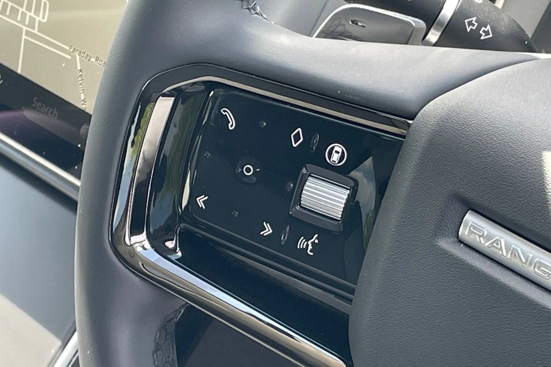 LAND ROVER RANGE ROVER VELAR thumbnail image number 39