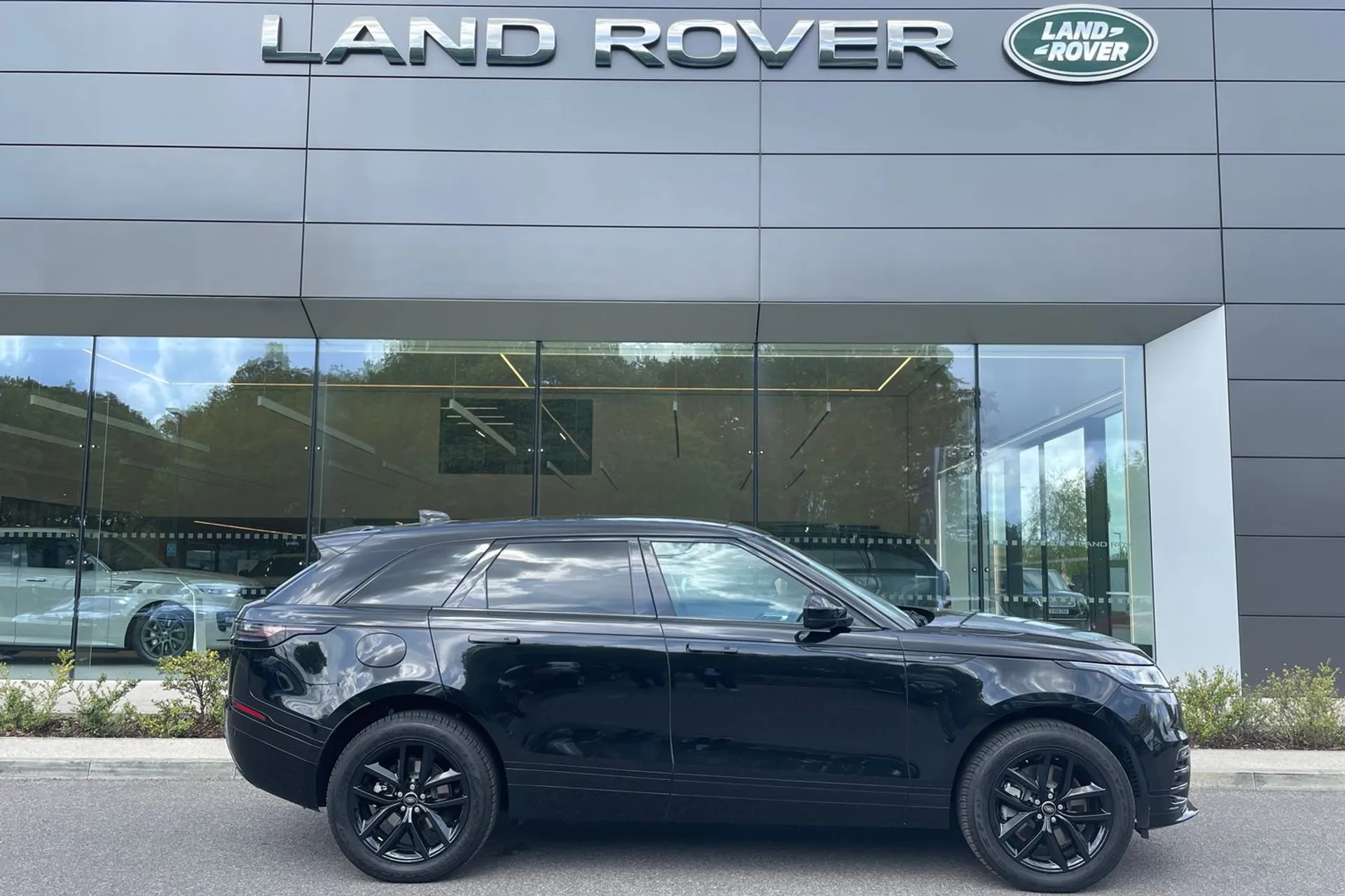 LAND ROVER RANGE ROVER VELAR thumbnail image number 2