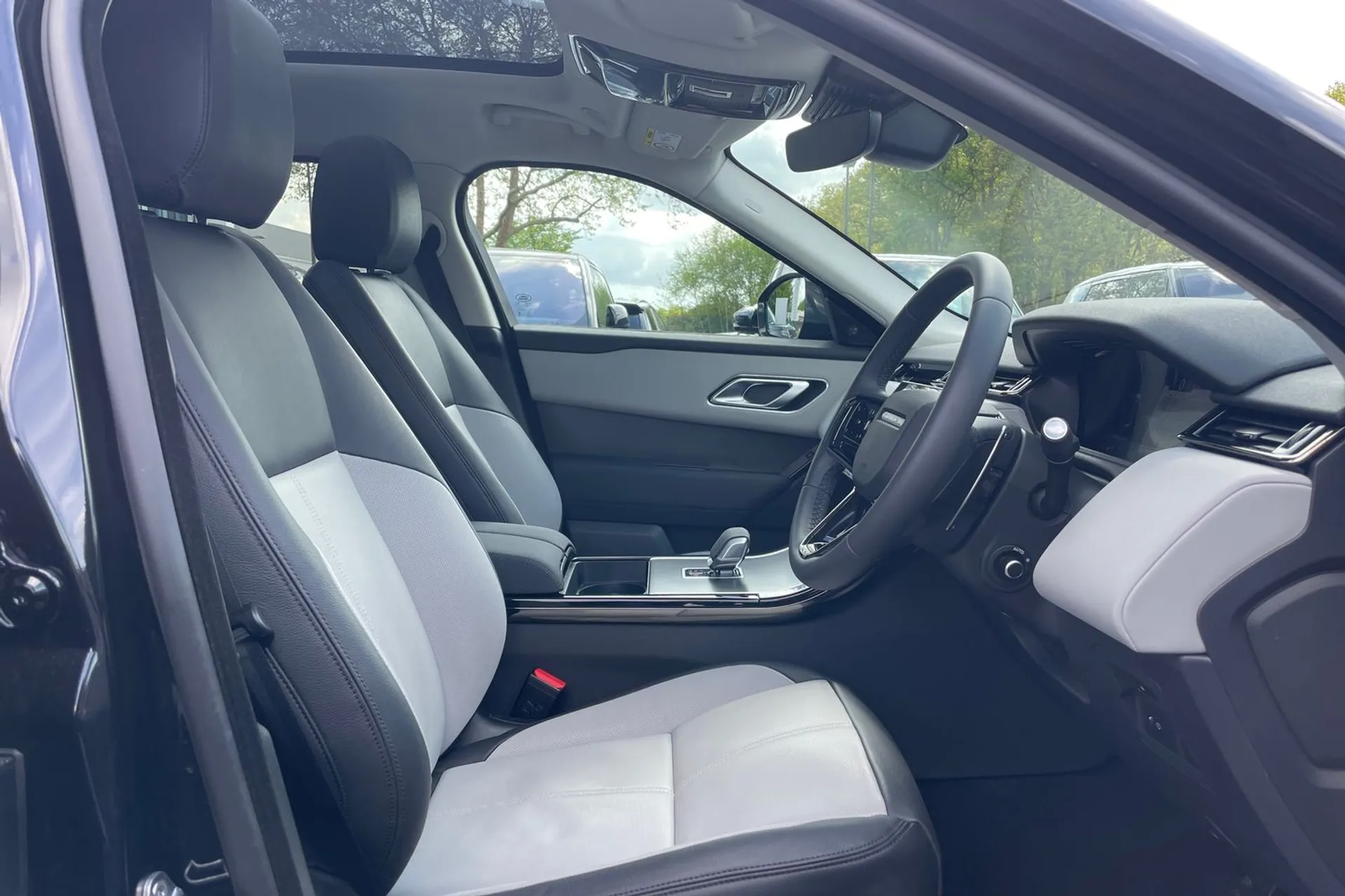 LAND ROVER RANGE ROVER VELAR thumbnail image number 35