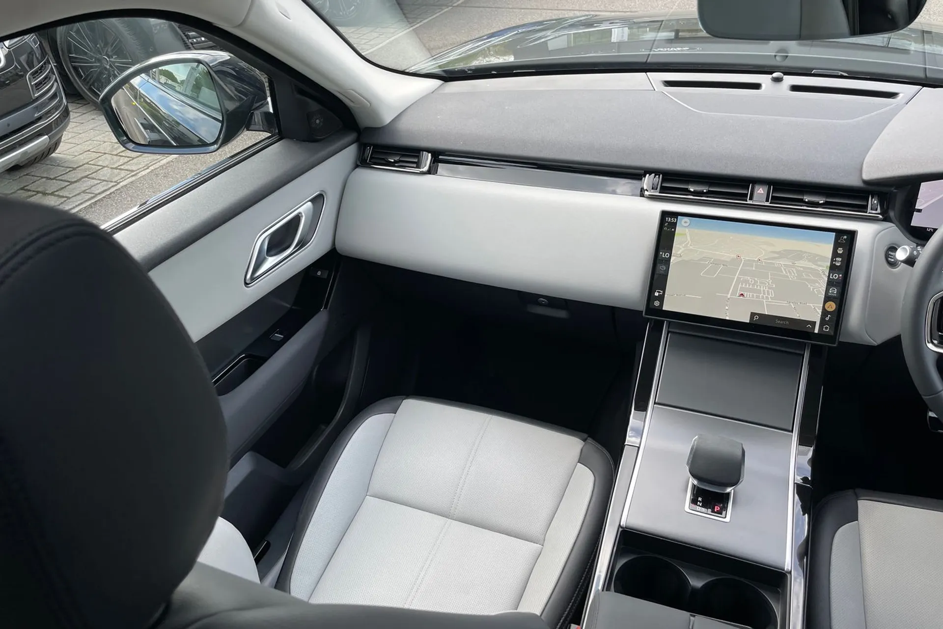 LAND ROVER RANGE ROVER VELAR thumbnail image number 15