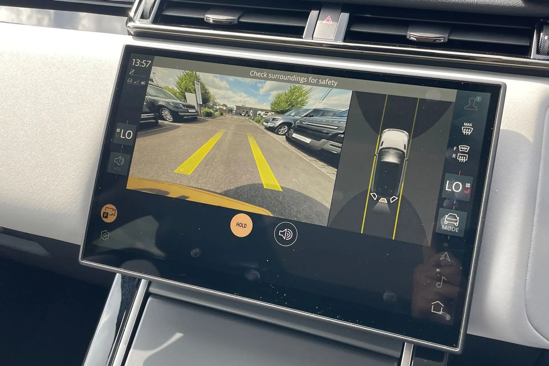 LAND ROVER RANGE ROVER VELAR thumbnail image number 6