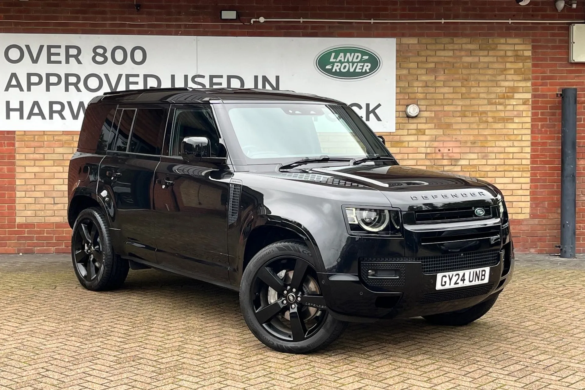 LAND ROVER DEFENDER focused image