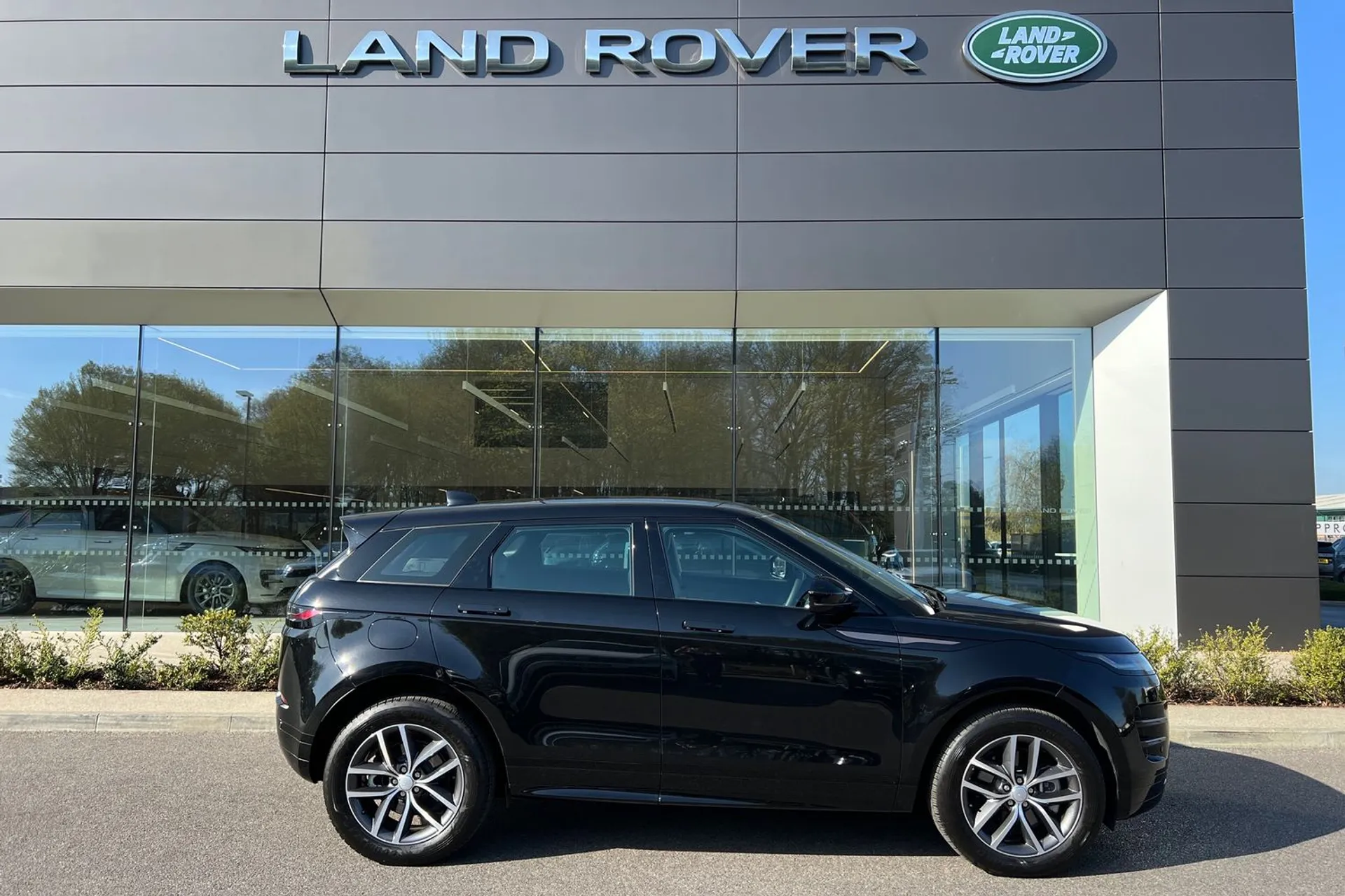 LAND ROVER RANGE ROVER EVOQUE thumbnail image number 2