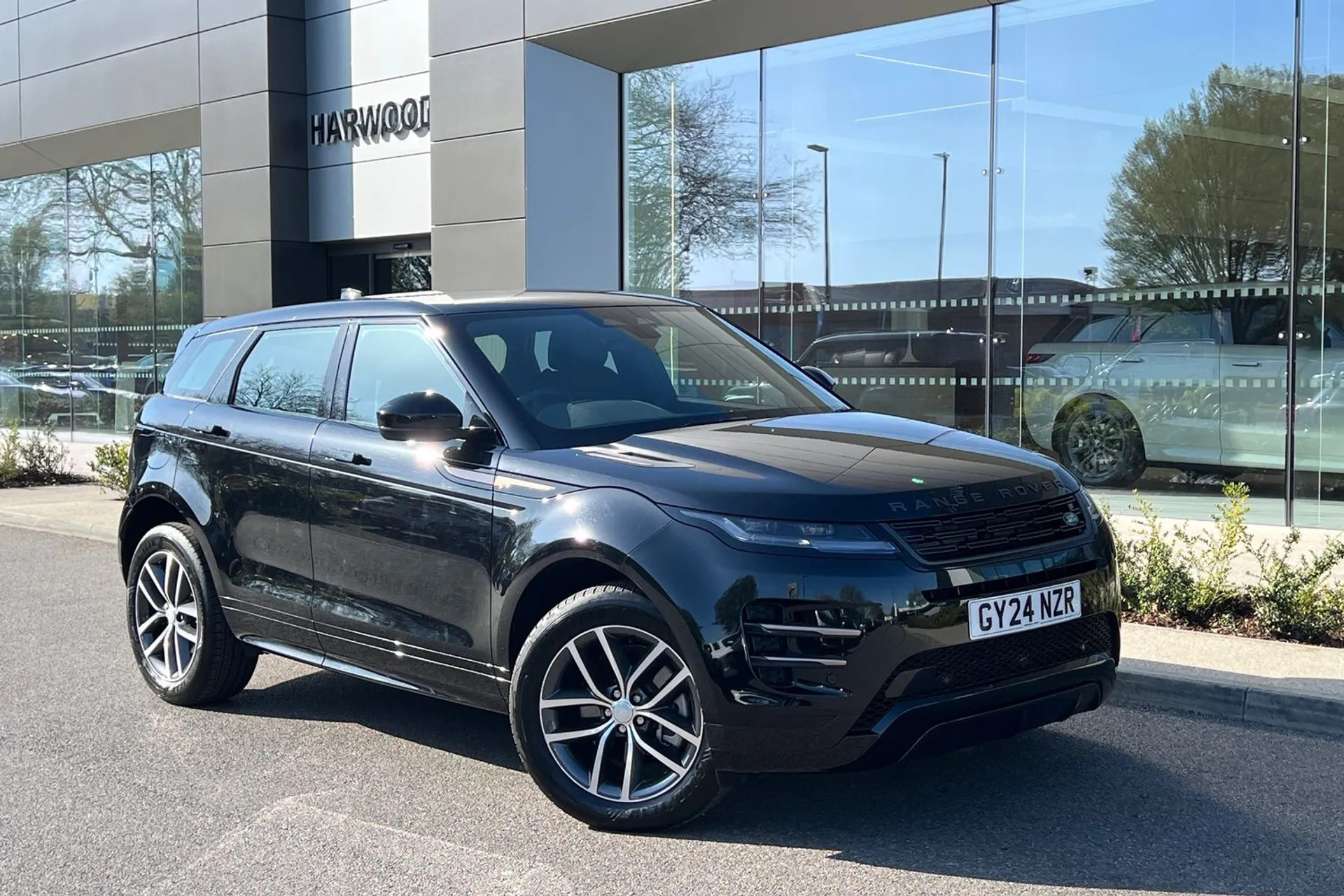 LAND ROVER RANGE ROVER EVOQUE focused image