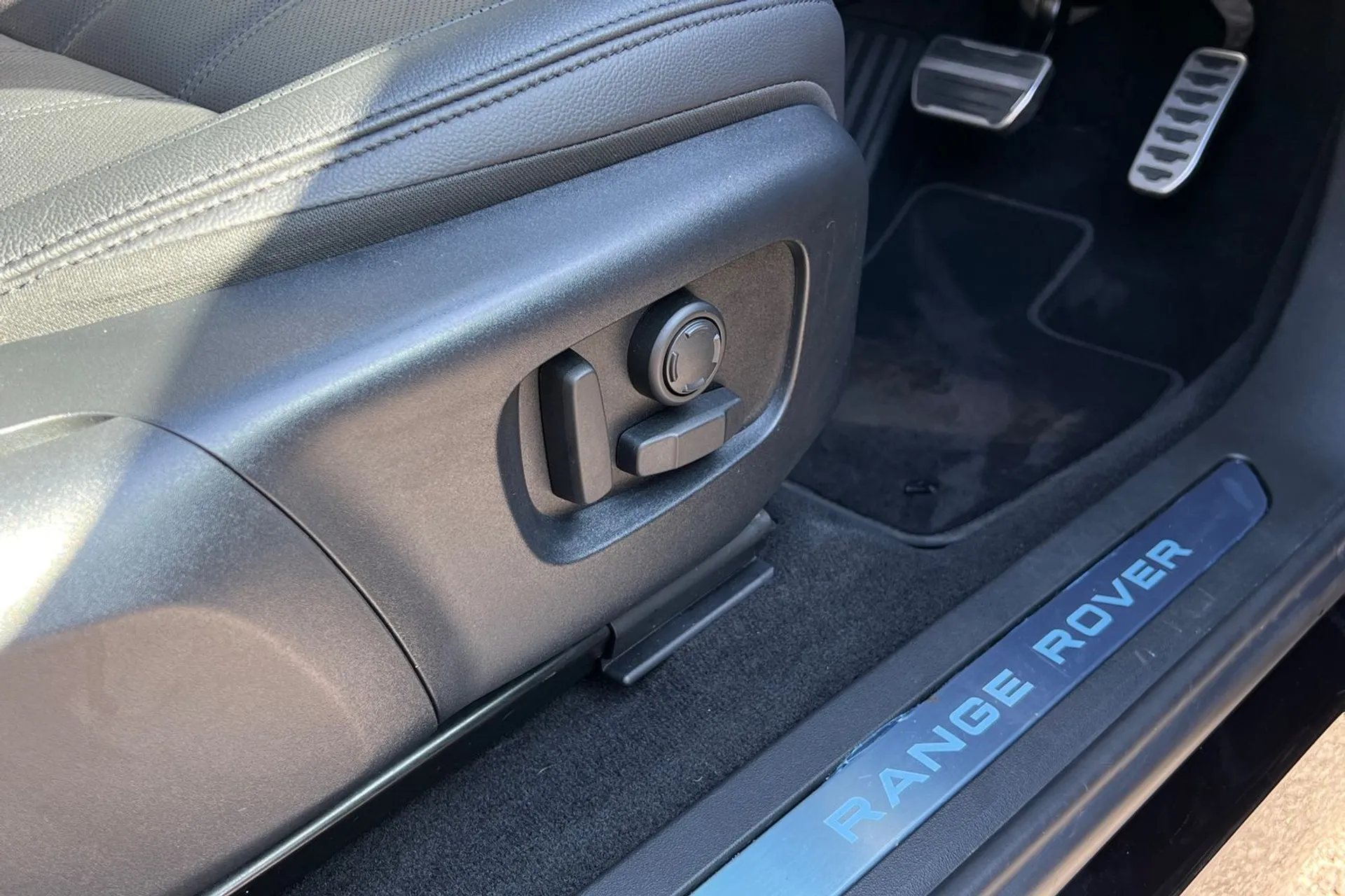 LAND ROVER RANGE ROVER EVOQUE thumbnail image number 38