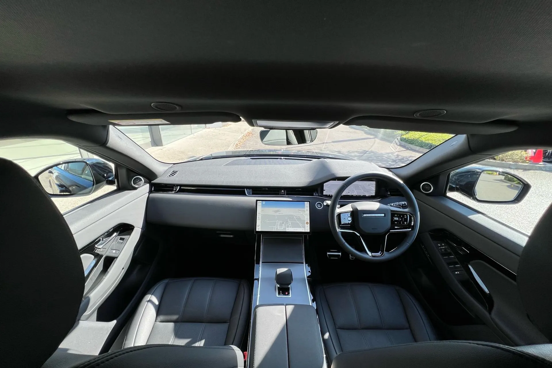 LAND ROVER RANGE ROVER EVOQUE thumbnail image number 3