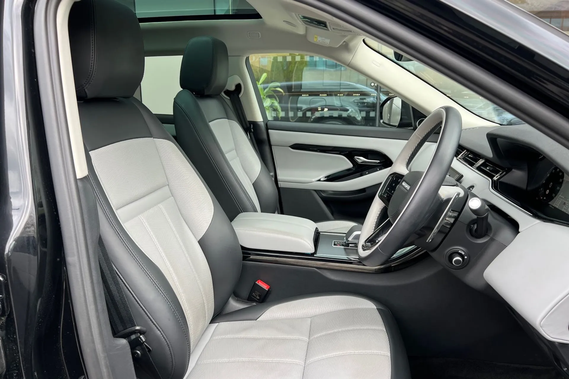 LAND ROVER RANGE ROVER EVOQUE thumbnail image number 37