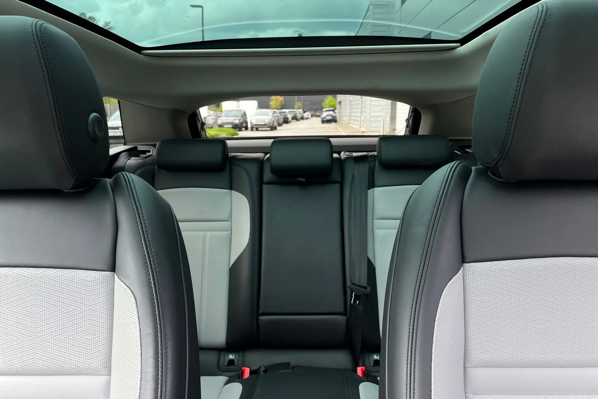 LAND ROVER RANGE ROVER EVOQUE thumbnail image number 36