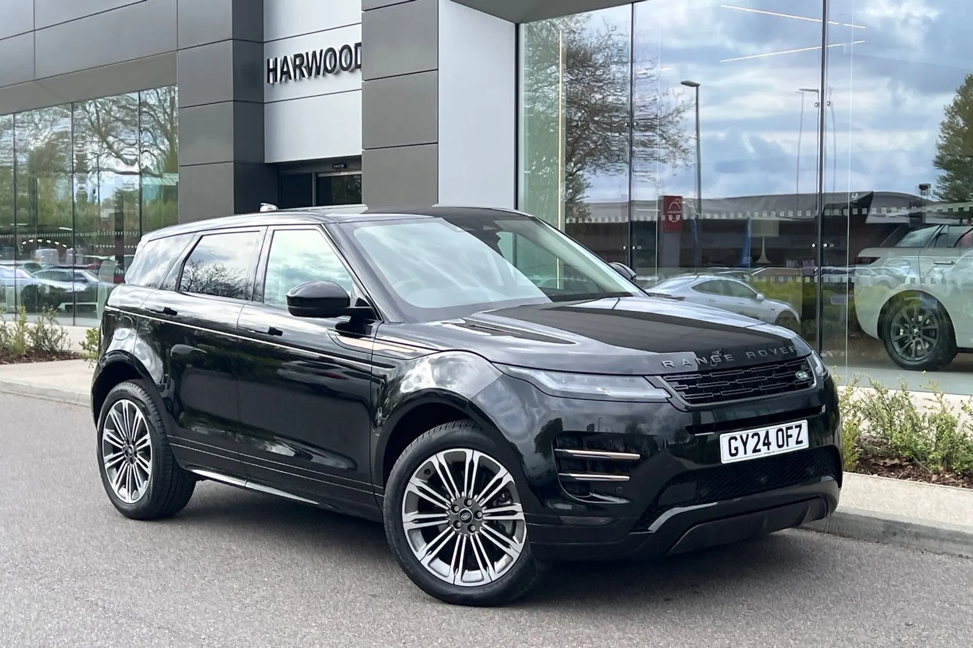 LAND ROVER RANGE ROVER EVOQUE focused image