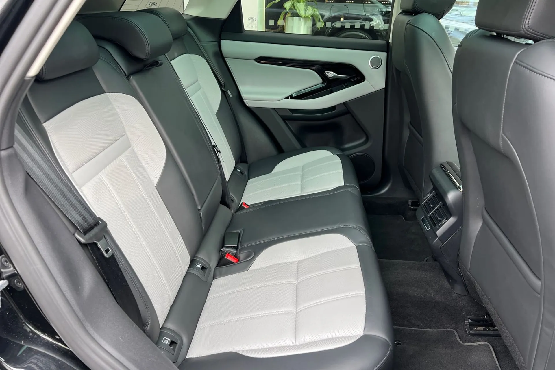 LAND ROVER RANGE ROVER EVOQUE thumbnail image number 32