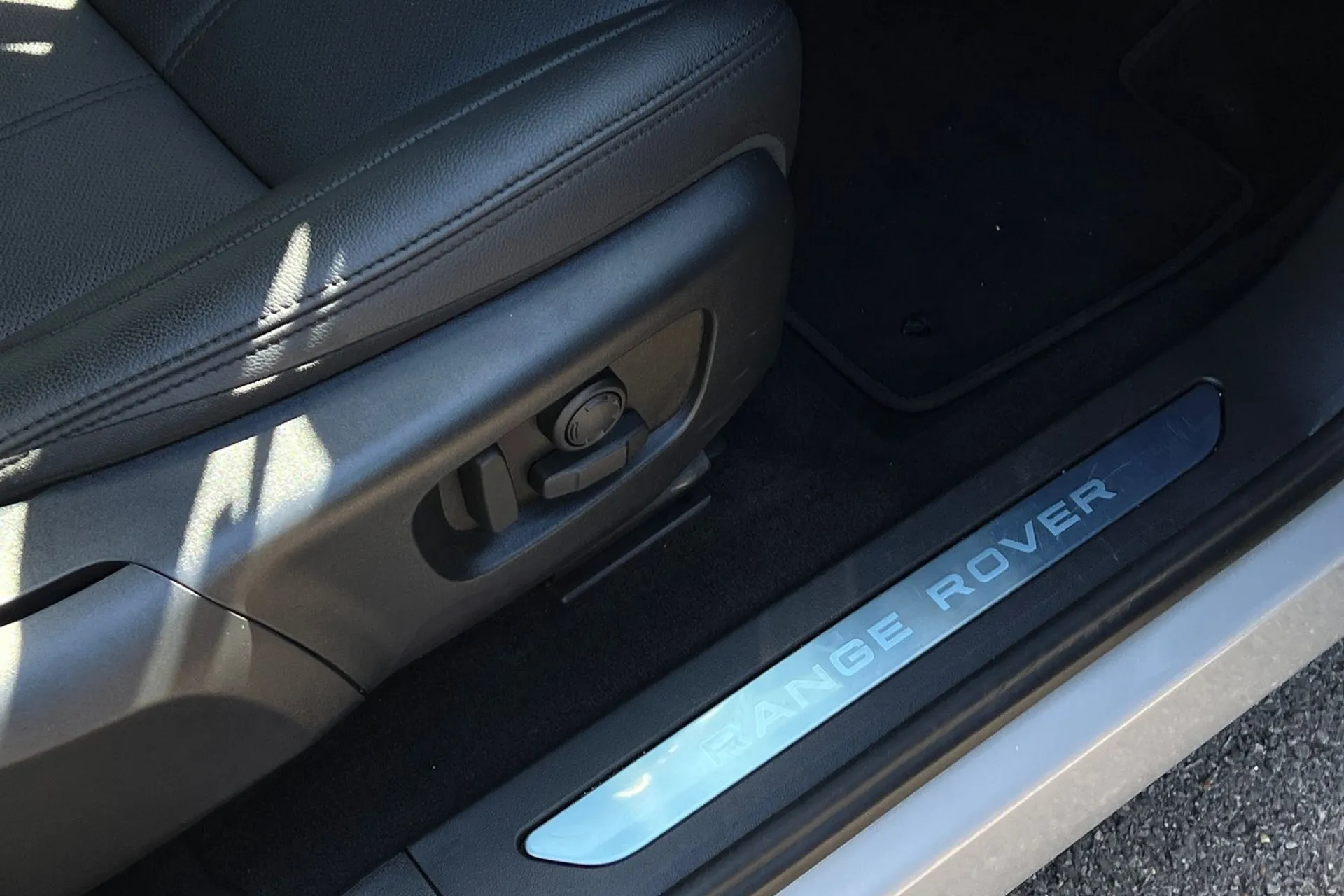 LAND ROVER RANGE ROVER EVOQUE thumbnail image number 43